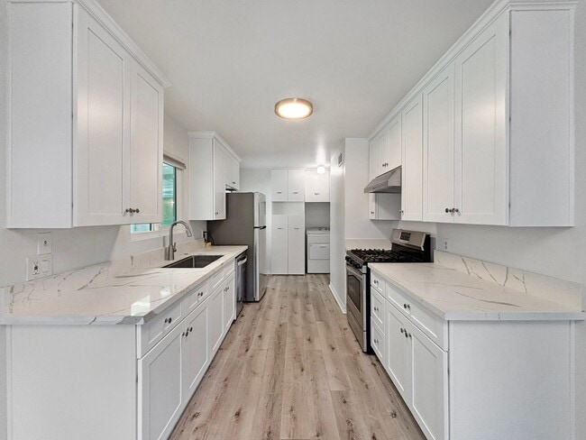 Building Photo - Beautiful 4BD/3BA House Near SDSU w/ W/D, ...