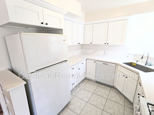 Building Photo - 1743 N Edgemont St Unit 5 - 5 Rental