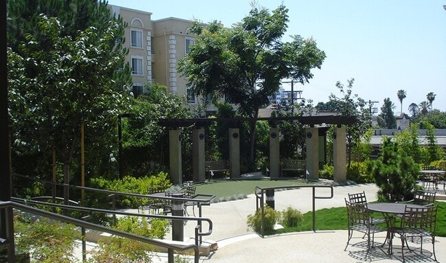 Photo - 450 S Grand View St