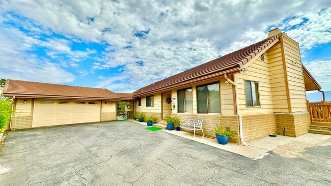 Building Photo - Beautiful Scenic Country Property with Vie... Rental