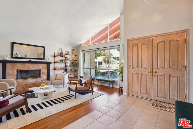 Photo - 19730 Hatton St