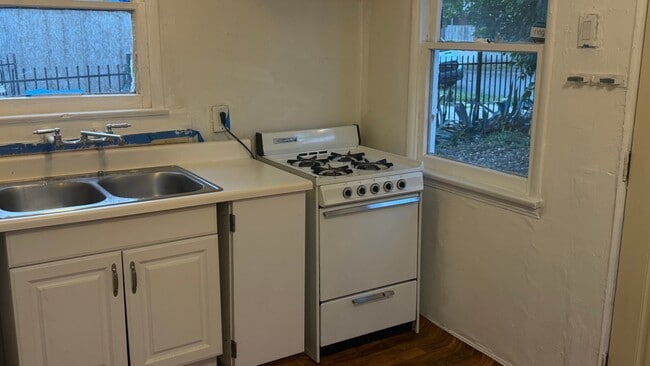 Photo - 172 E Claremont St