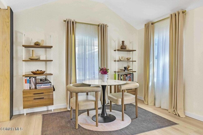 Photo - 2855 Los Feliz Dr