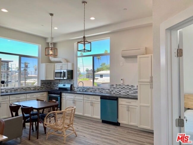 Photo - 1129 W 37th St Unit 2