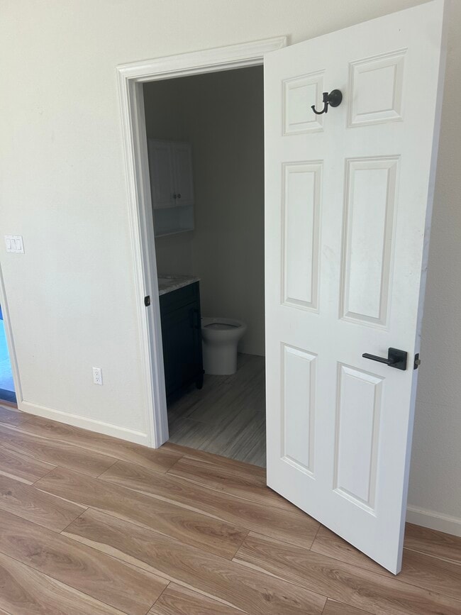 Bath - 6757 Wandermere Rd Unit Guest