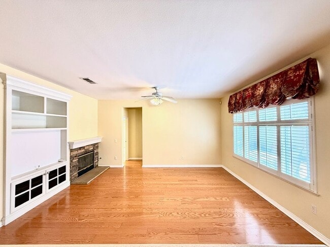 Photo - 1319 Jacaranda Cir