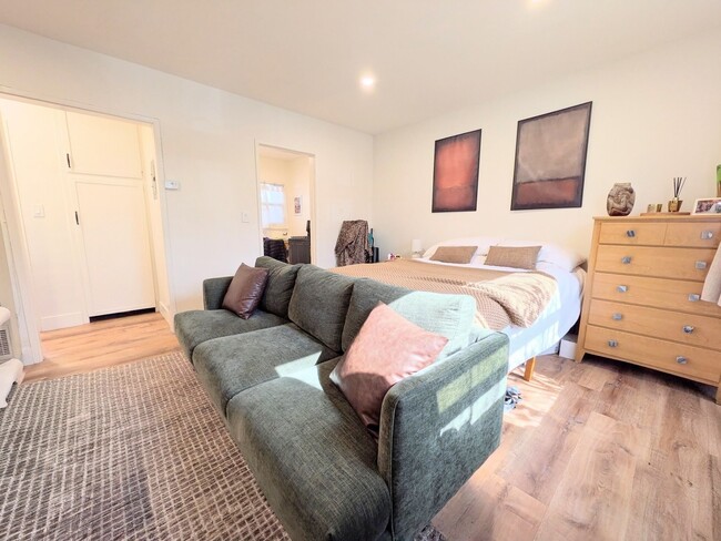 Photo - 10999 Culver Blvd Unit 10999