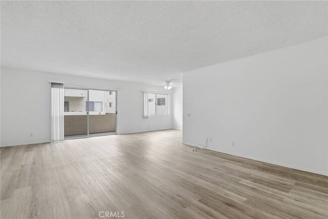 Photo - 5400 Lindley Ave Unit 121