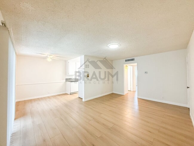 Building Photo - 11007 Hartsook St Unit 112