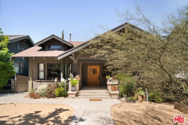 Photo - 1421 Edgecliffe Dr House