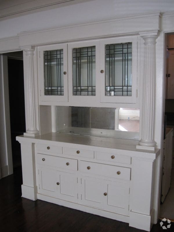 Building Photo - 303 W 4th St Rental