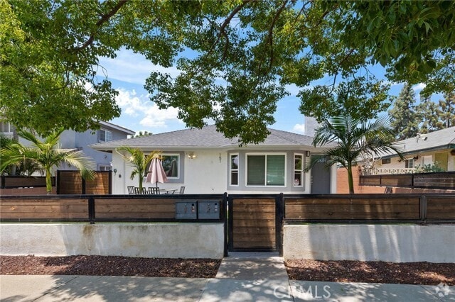 Building Photo - 151 N Alameda Ave Rental