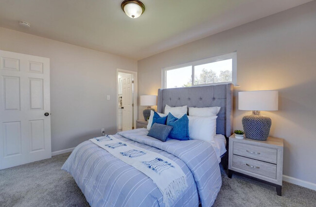 Photo - 5050 Reynolds St