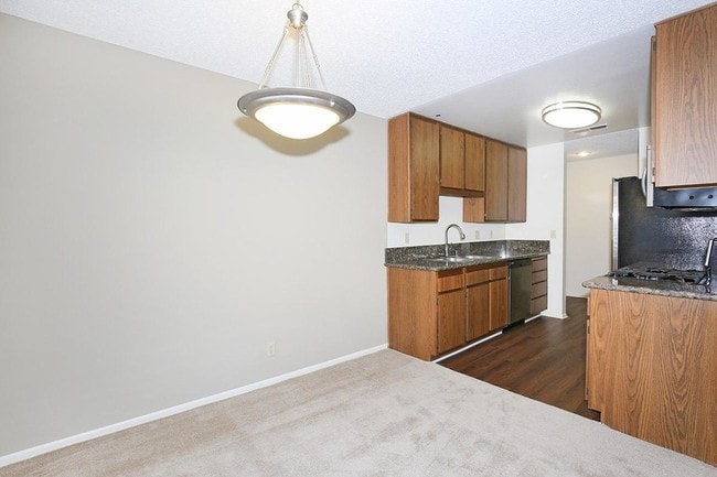 Building Photo - 7315 Winnetka Ave Unit 105
