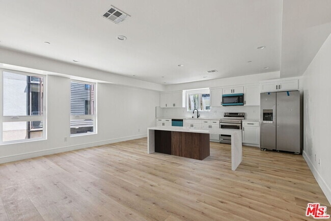Building Photo - 2113 Holly Dr Rental