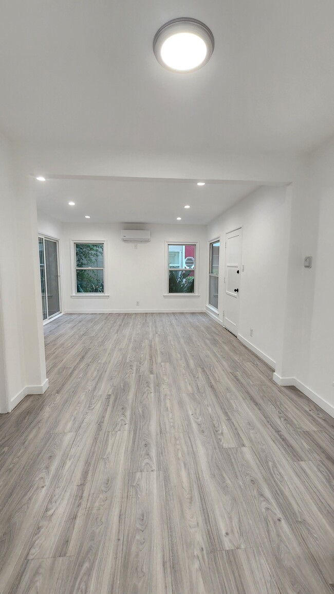 Photo - 952 W Glenoaks Blvd Apartments Unit 1