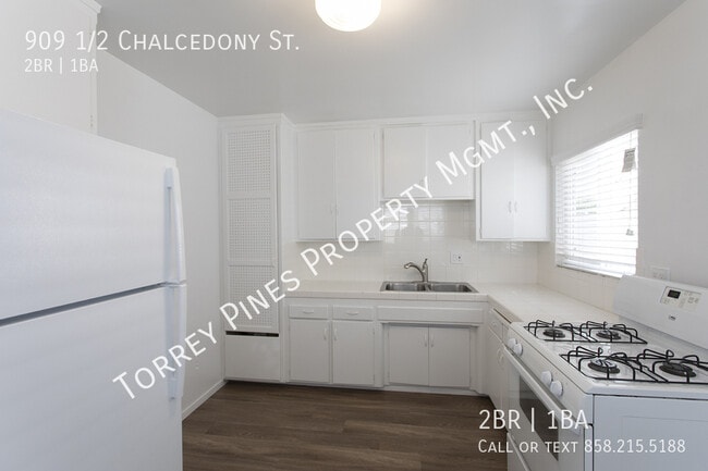 909 1/2 Chalcedony St.- - 909 1/2 Chalcedony St.- House