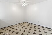 Photo - 7082 Heil Ave