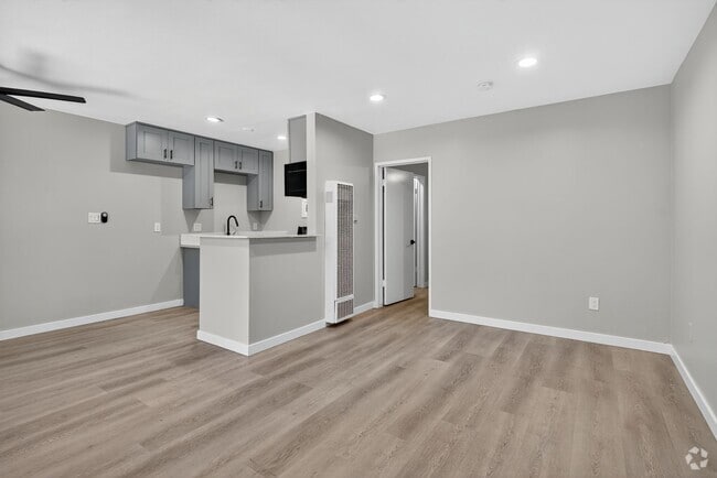 Building Photo - 2300 E Commonwealth Ave Rental