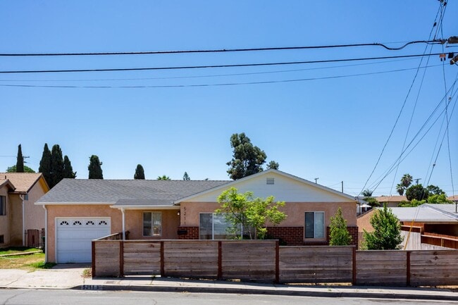 Charming San Diego Home with Large Backyard! - Charming San Diego Home with Large Backyard!
