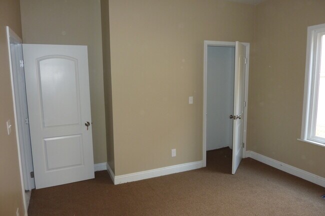 Photo - 1155 W 36th St