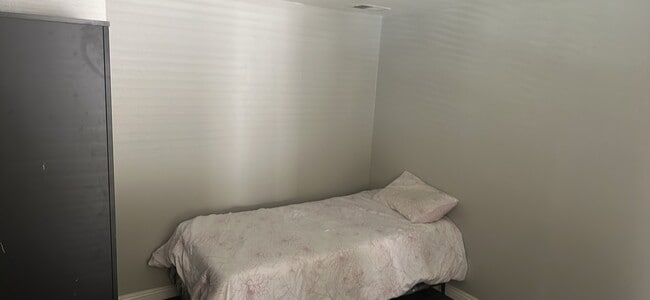 Photo - 2429 Greenwich Dr