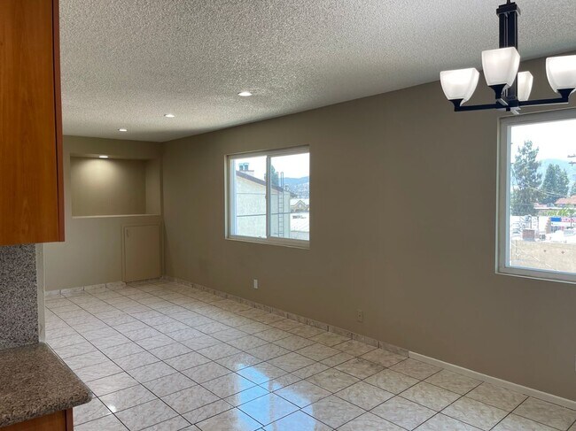 Photo - 434 E Tujunga Ave