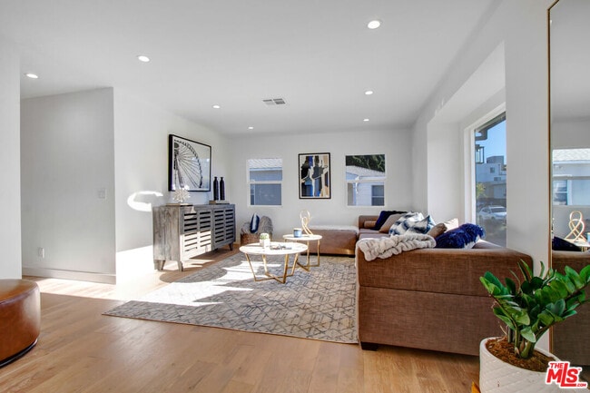 Photo - 4130 McLaughlin Ave