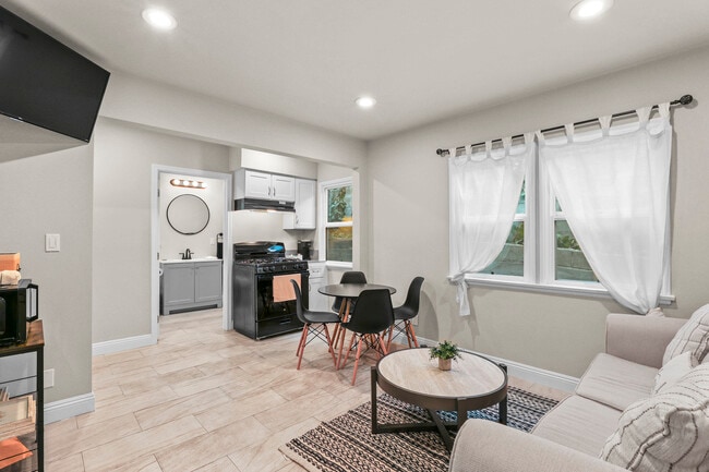 living room looking into kitchen - 610 E Fairview Blvd Unit 610