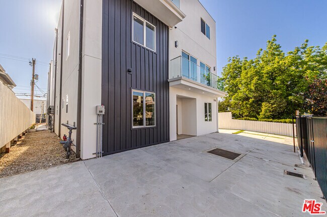 Photo - 5251 Agnes Ave