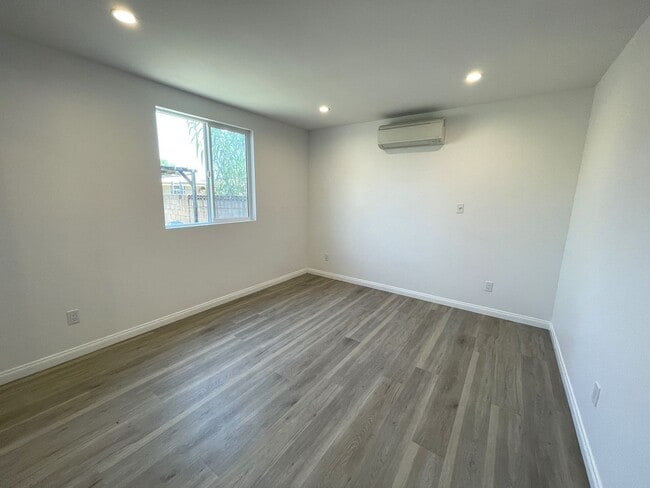 Photo - 14533 Lyle St