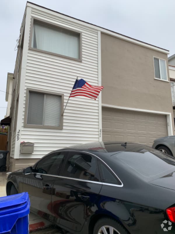 Building Photo - 209 39th St Rental