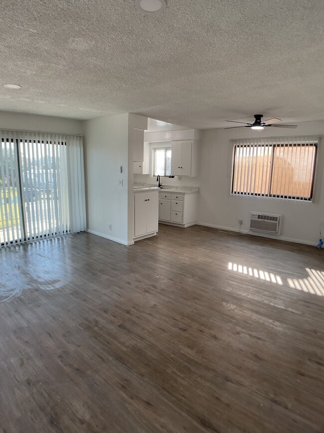 Building Photo - 6561 Fulton Ave