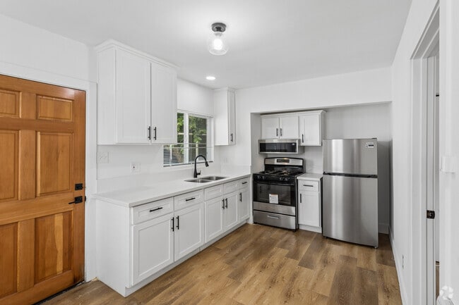 Interior Photo - 2519 E. Monroe St.
