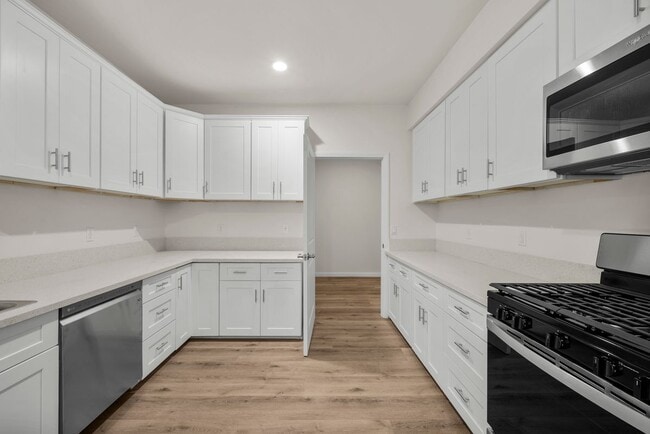 Photo - 13853 Victory Blvd