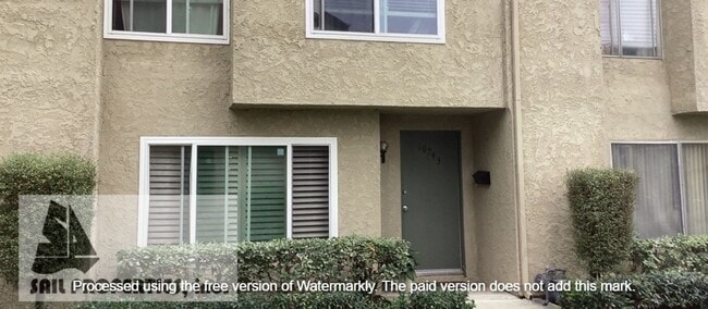 Building Photo - Spacious 3-bedroom, 1.5-bath home in Fountain Valley