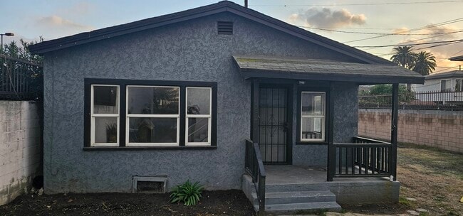 Building Photo - 522 W Florence Ave