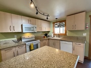 Photo - 6161 Chia Ave