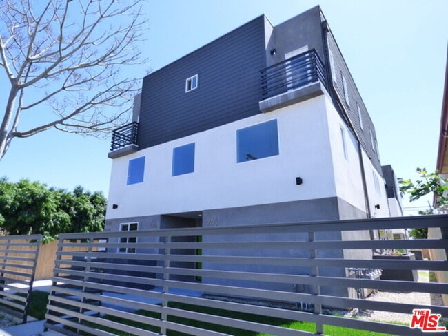 Building Photo - 6226 Lexington Ave
