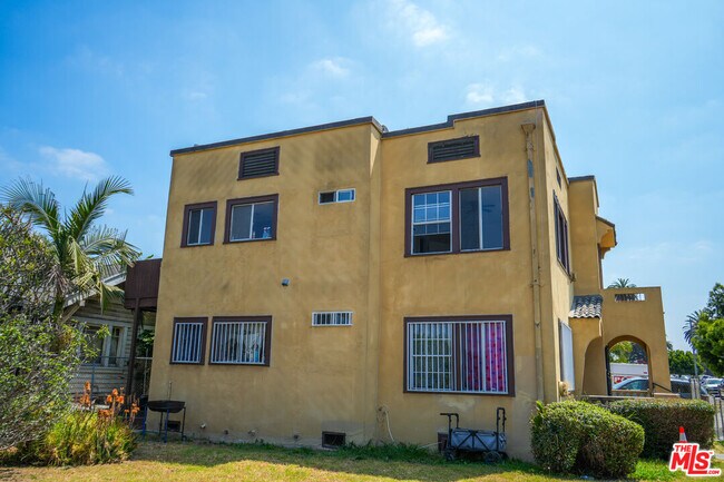 Photo - 1353 W 49th St Condo