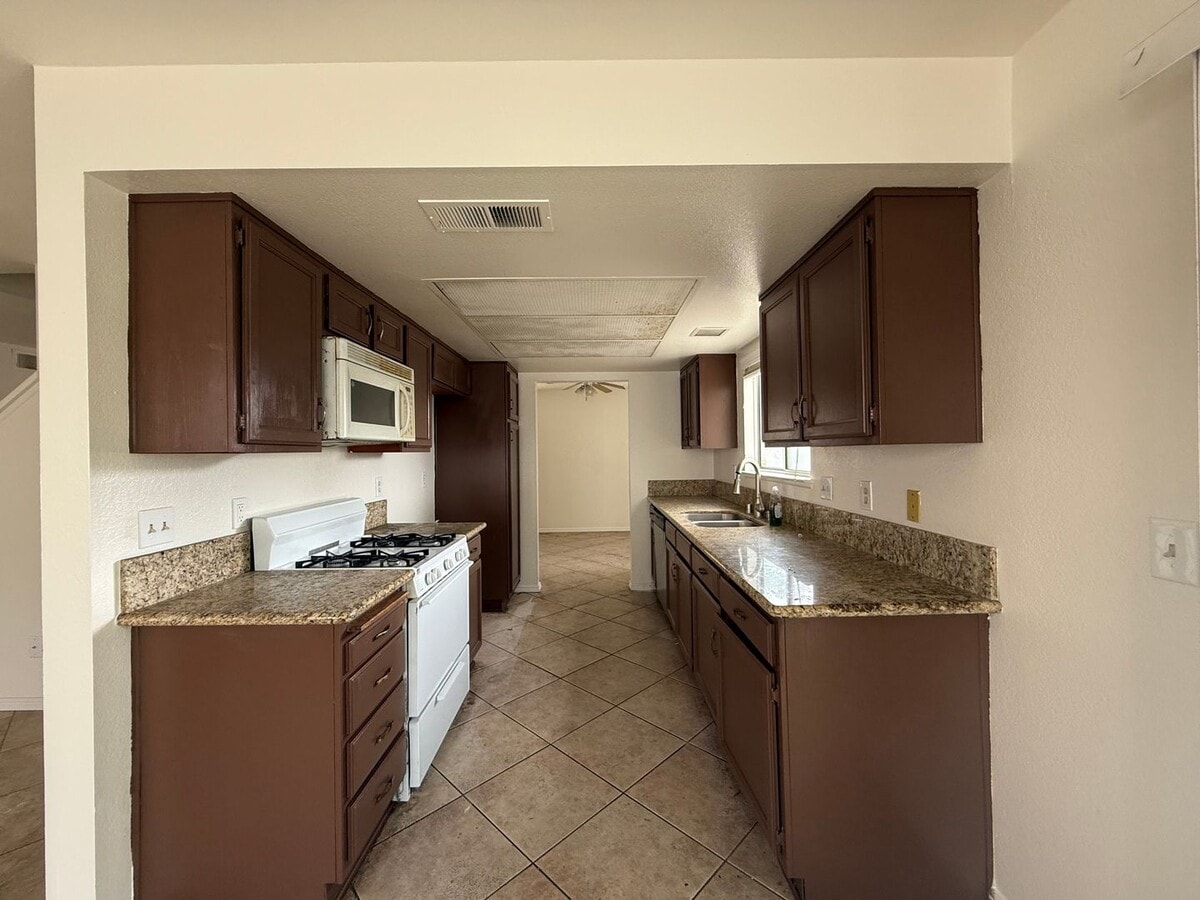Photo - 3 Bedrooms 2.5 Bath home in Hemet