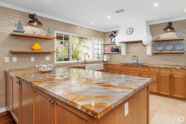 Building Photo - Remodeled 3BR/2BA Condo in the Heart of Ra...