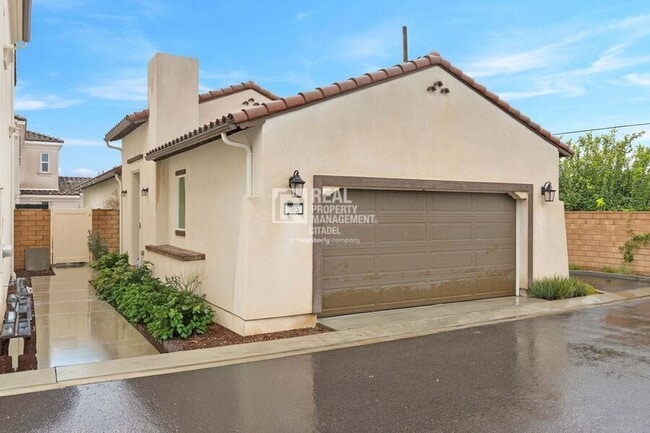 Photo - 365 Huntington Ct