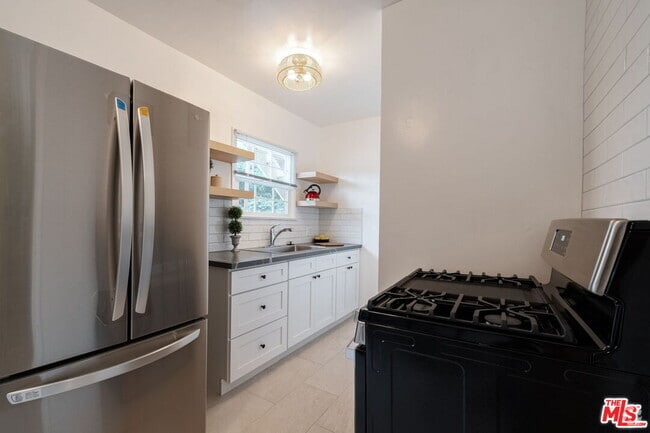 Building Photo - 823 Highland Ave Unit 8 Rental