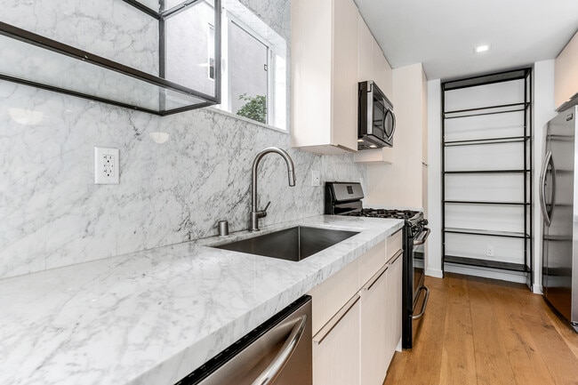 Photo - 938 N Croft Ave Unit 2