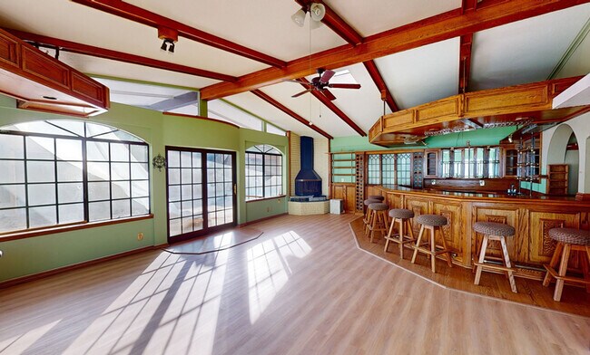 Photo - 208 W Broadbent Dr