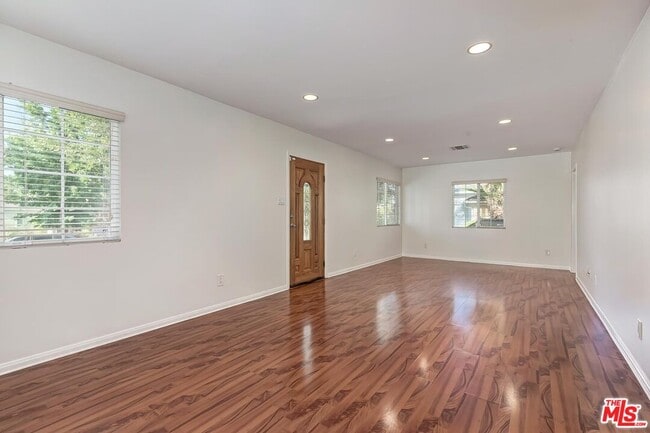 Photo - 17322 Martha St