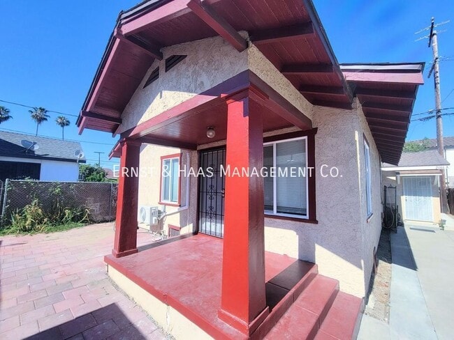 Building Photo - 2068 Linden Ave Rental