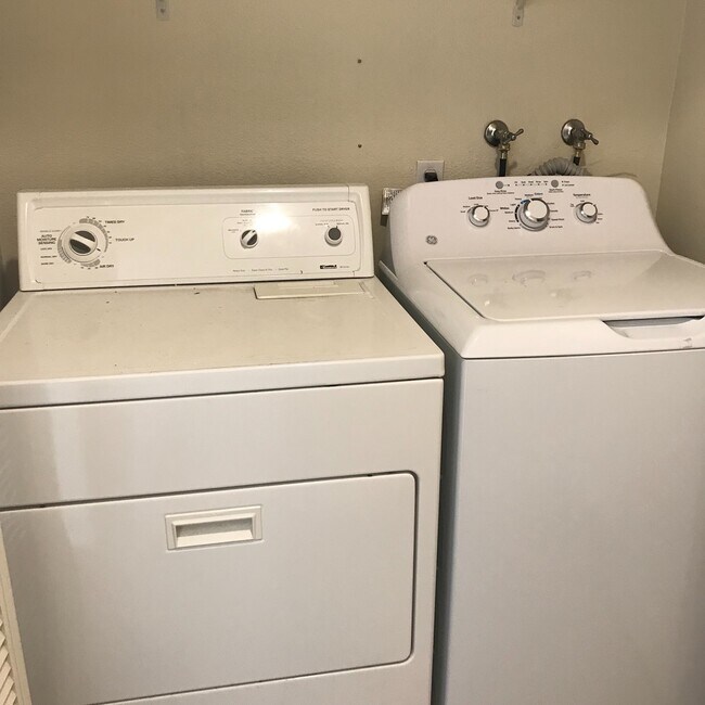 Photo - Lovely Townhome In The Spectrum Community For Lease