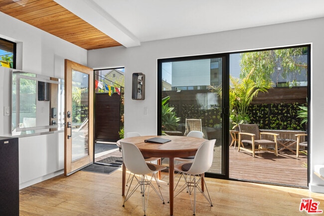 Photo - 1001 Main St
